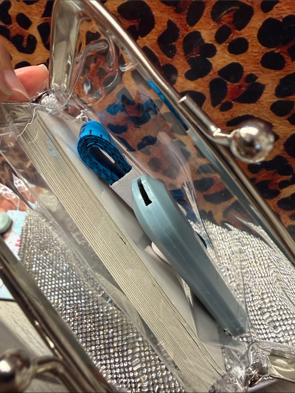RESellers MUST have ❣️Clear Kiss-Lock, tape measure, retractable knife, 25 Ty. - Picture 2 of 3